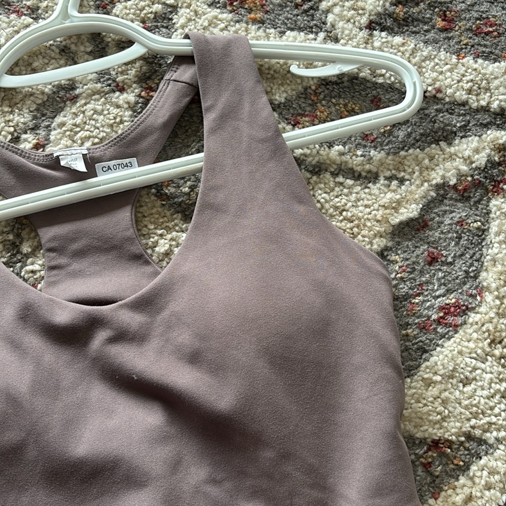 Workout top - Picture 2 of 3